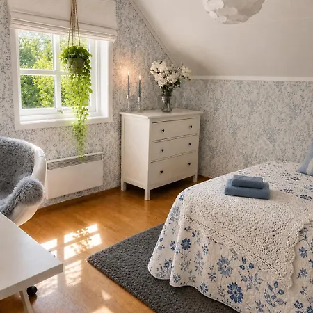 Detached House With Terrace And Garden Close To The Sea And Town Villa Svelvik
